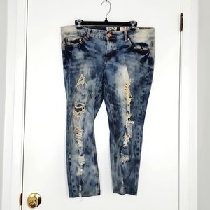 Distressed jeans🔥 5/$25 Bundle Sale 🔥